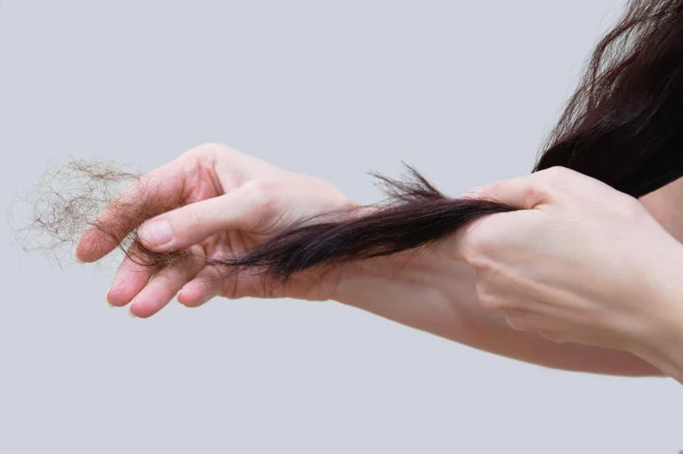 Những dấu hiệu về việc rụng tóc bất thường?