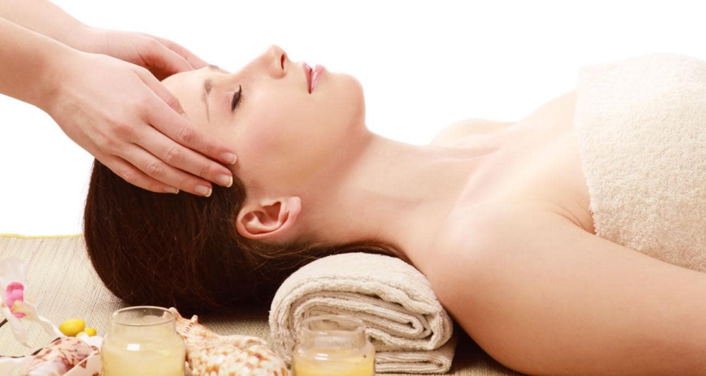 Massage da đầu với tinh dầu bưởi