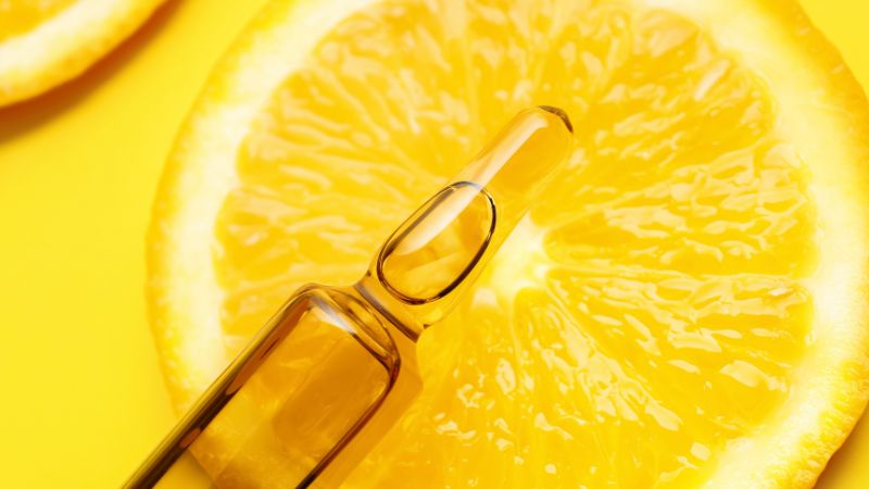 Cơ chế Vitamin C giúp tóc bóng khỏe và chống oxy hóa