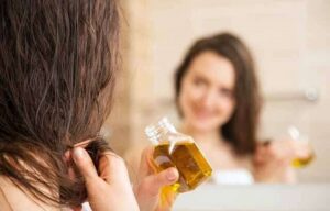 công dụng nổi bật nhất của dầu mè chính là khả năng trị rụng tóc.