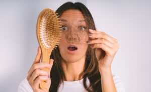 Để áp dụng cách trị rụng tóc hiệu quả cần xác định chính xác nguyên nhân