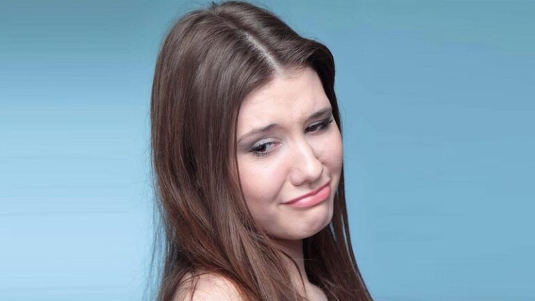 Da đầu khô là gì? Vì sao da đầu bị khô và cách chăm sóc hiệu quả