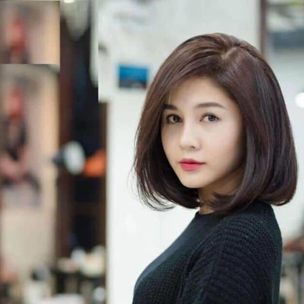 Tóc Ngắn Uốn Cụp Rẽ Ngôi Lệch