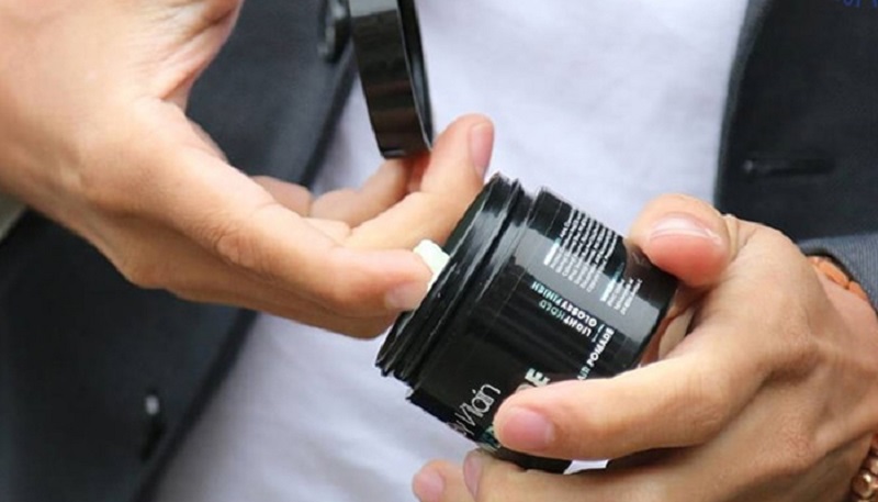 Sử Dụng Sáp Vuốt Tóc